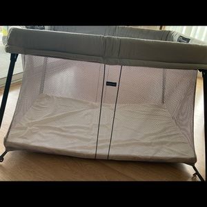 Baby Bjorn travel crib
